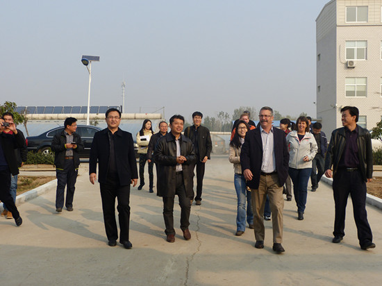 澳大利亞南澳洲訪問團(tuán)參觀安信甜椒苗溫室